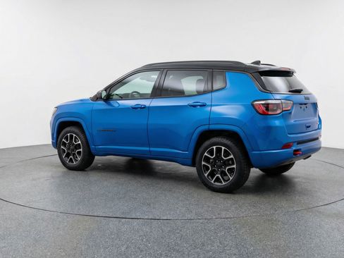 Used 2025 Jeep Compass Trailhawk image 6