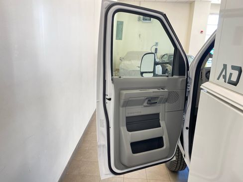 New 2027 Ford E-350 and Econoline 350 Super Duty w/ Power Equipment Group image 8