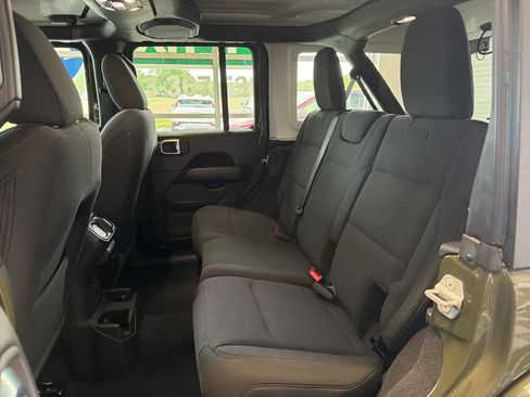 Used 2021 Jeep Wrangler Unlimited Sahara w/ Uconnect 4C Nav & Sound Group AWD/4WD image 14