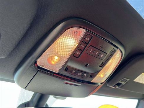 Used 2022 Dodge Durango R/T w/ Blacktop Package AWD/4WD image 37