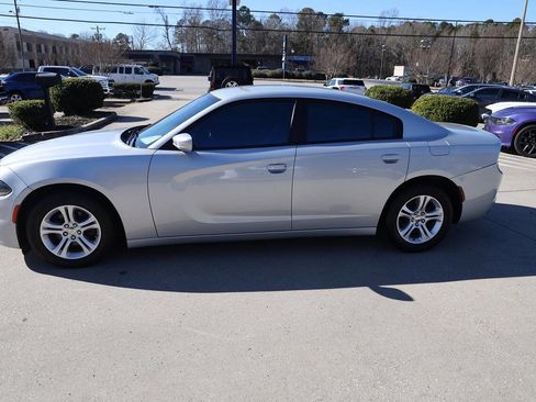 Used 2020 Dodge Charger SXT w/ Leather Interior Group image 3