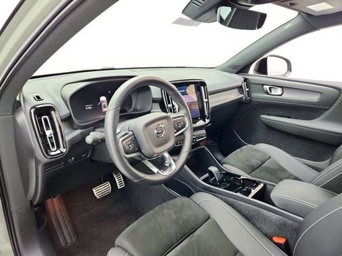 Certified 2022 Volvo XC40 P8 Recharge Plus image 18