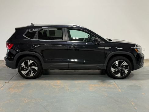 Used 2024 Volkswagen Taos SE AWD/4WD image 6