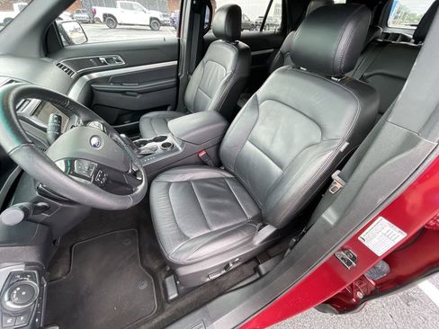 Used 2017 Ford Explorer XLT w/ Equipment Group 202A FWD image 19