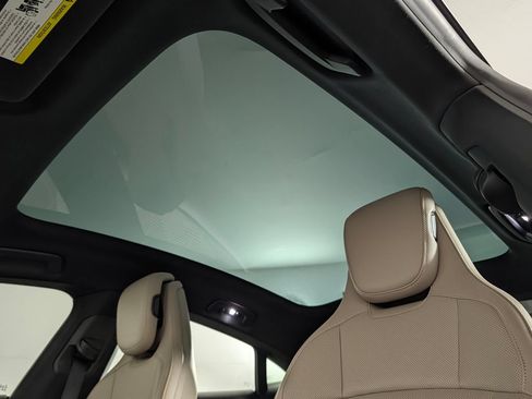 Certified 2021 Porsche Taycan RWD image 31