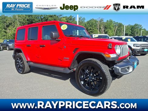 Used 2025 Jeep Wrangler Unlimited Sahara AWD/4WD image 1