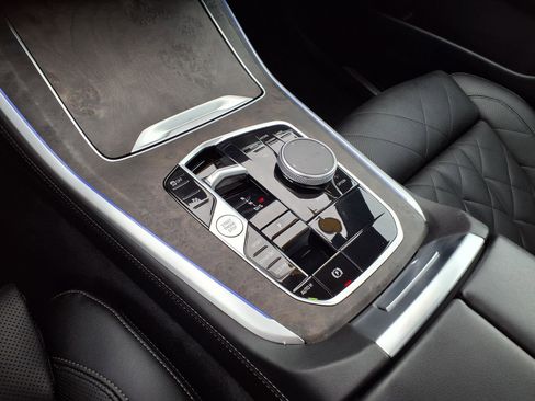 Used 2025 BMW X5 sDrive40i w/ Climate Comfort Package image 12