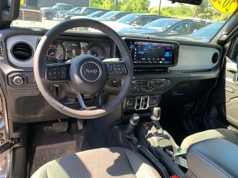 Used 2025 Jeep Wrangler Unlimited Sport AWD/4WD image 18
