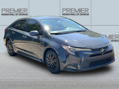 Used 2024 Toyota Corolla LE FWD image 3