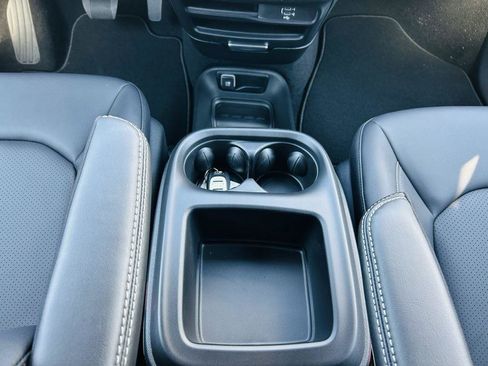 New 2026 Chrysler Pacifica Select w/ Quick Order Package 2EV image 25