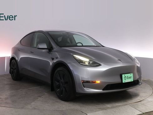Used 2024 Tesla Model Y Long Range RWD image 13