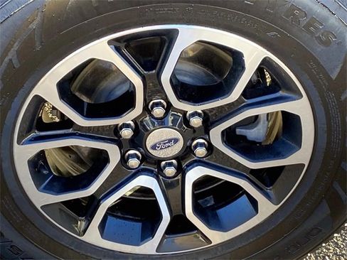 Used 2024 Ford Expedition XLT image 32