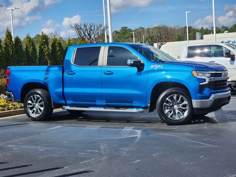 Used 2022 Chevrolet Silverado 1500 LT image 3