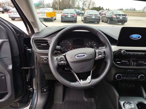 Used 2022 Ford Escape SE w/ SE Sport Appearance Package FWD image 12