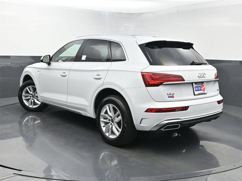 Used 2024 Audi Q5 2.0T Premium w/ Convenience Package image 23