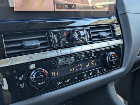 New 2026 Nissan Pathfinder Platinum w/ Accent Package FWD image 15