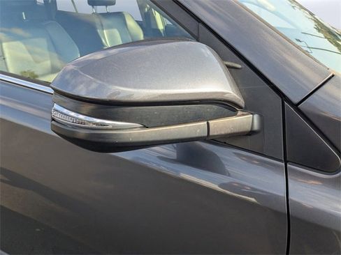 Used 2018 Toyota RAV4 Limited image 11