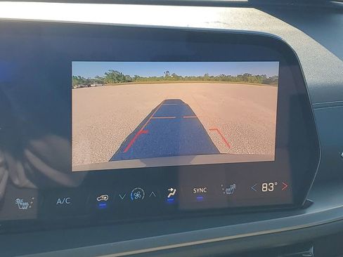 Used 2025 Chevrolet Traverse LT image 25