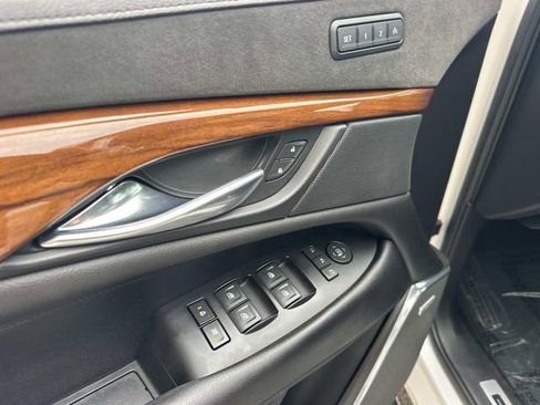 Used 2018 Cadillac Escalade Premium Luxury image 20