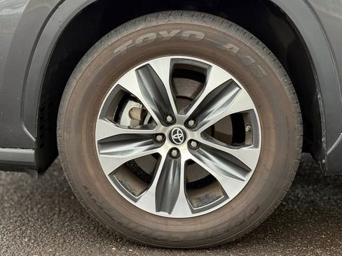 Used 2023 Toyota Highlander XLE FWD image 9
