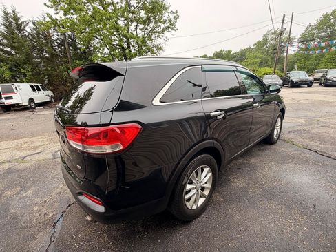 Used 2017 Kia Sorento FWD image 8