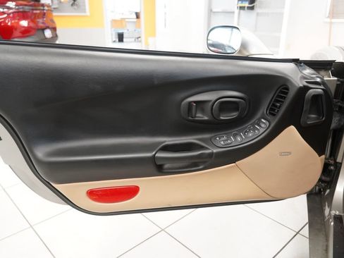 Used 2002 Chevrolet Corvette Coupe w/ Preferred Equipment Group1 RWD image 18