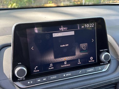 Used 2025 Nissan Rogue SV AWD/4WD image 19