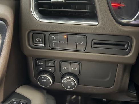 Used 2021 Chevrolet Tahoe Z71 AWD/4WD image 6