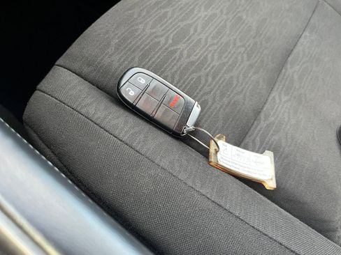 Used 2023 Dodge Durango SXT image 28