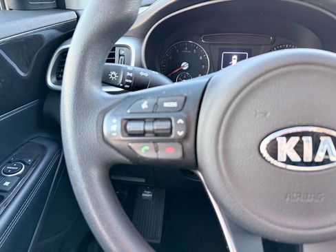 Used 2018 Kia Sorento FWD V6 image 28