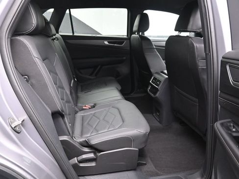 Used 2025 Volkswagen Atlas Cross Sport SE FWD image 22