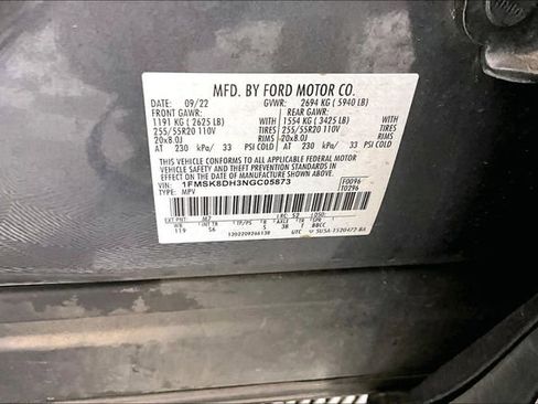 Used 2022 Ford Explorer XLT w/ Equipment Group 202A AWD/4WD image 5