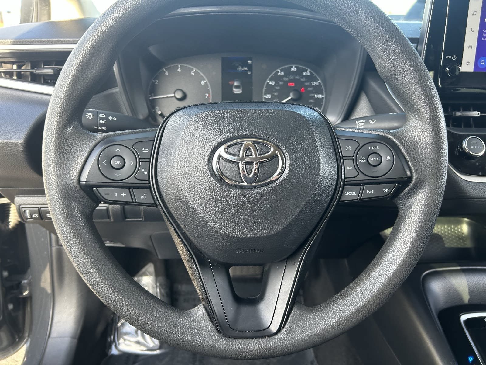 Used 2024 Toyota Corolla LE w/ LE Convenience Package FWD image 26