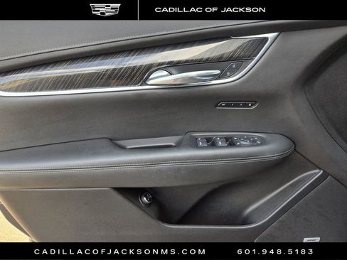 Used 2022 Cadillac XT6 Premium Luxury image 14