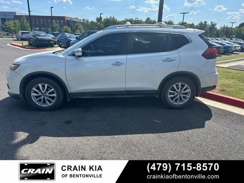 Used 2017 Nissan Rogue SV w/ SV Premium Package FWD image 5