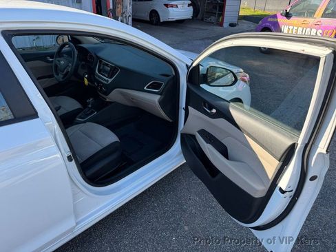 Used 2022 Hyundai Accent SE image 11