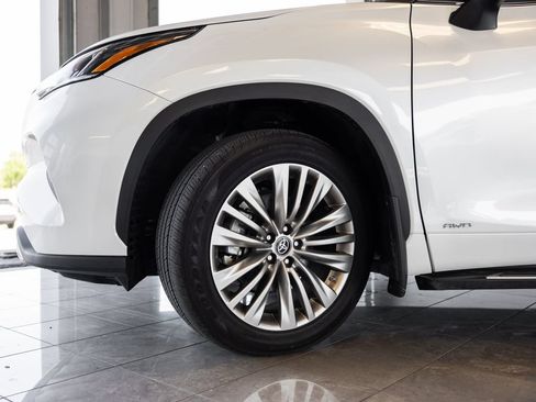 Used 2023 Toyota Highlander Platinum AWD/4WD image 7