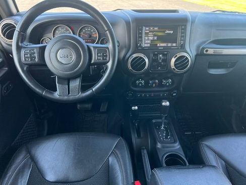 Used 2016 Jeep Wrangler Unlimited Sahara AWD/4WD image 3
