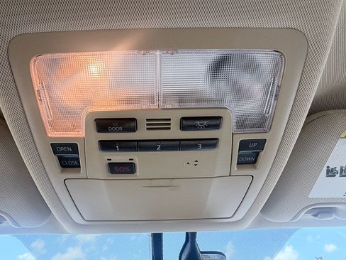 Used 2015 Toyota Highlander Limited w/ Driver Technology Package FWD image 17
