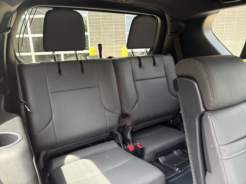 Used 2021 Lexus GX 460 Premium w/ Premium Package AWD/4WD image 32