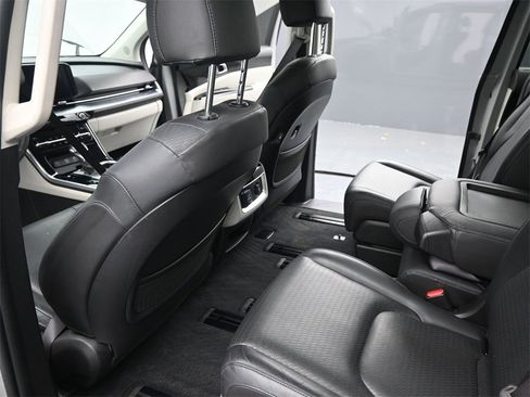 Certified 2024 Kia Carnival SX Prestige image 16