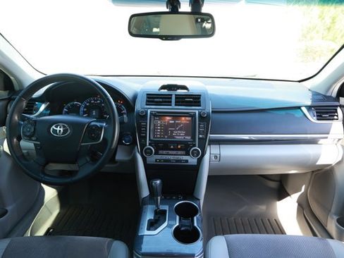 Used 2014 Toyota Camry XLE w/ Leather Package image 32