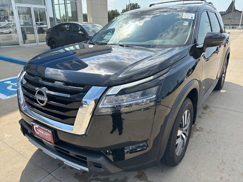 Used 2024 Nissan Pathfinder SL w/ Cargo Package image 7