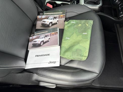 Used 2019 Jeep Renegade Limited AWD/4WD image 33