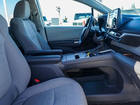 Used 2024 Toyota Sienna LE image 18