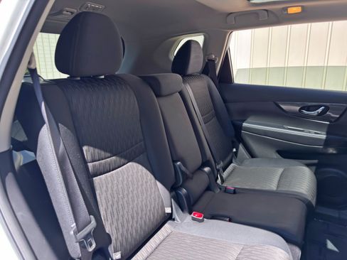 Used 2017 Nissan Rogue SV FWD image 34