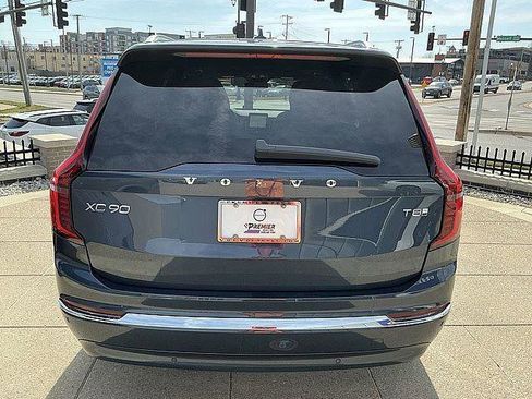 New 2026 Volvo XC90 T8 Plus w/ Protection Package AWD/4WD image 9