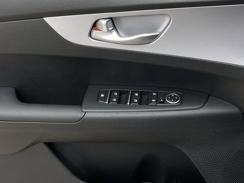 Used 2024 Kia Forte LXS w/ LXS Technology Package image 19