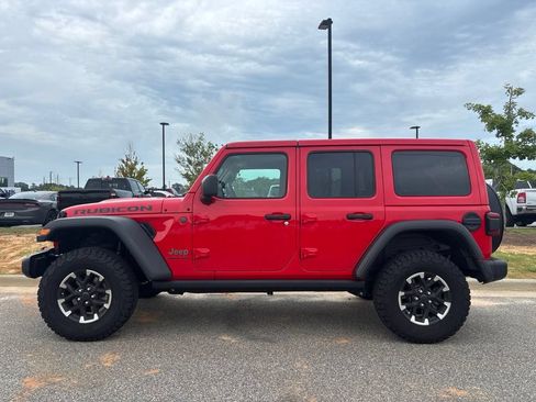 Used 2025 Jeep Wrangler Unlimited Rubicon w/ Convenience Group AWD/4WD image 3