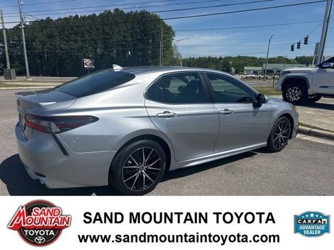 Used 2024 Toyota Camry SE w/ Convenience Package image 3